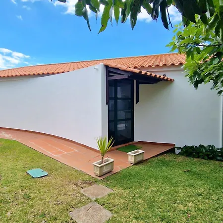 Ferienhaus Vivenda Da Esquina - Pool & Sea View By Lovelystay Caniço
